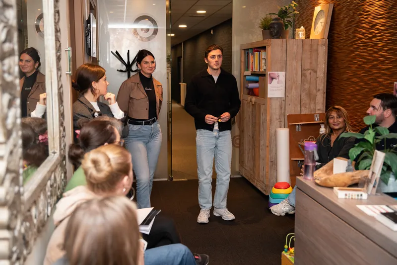 Groep deelnemers tijdens training